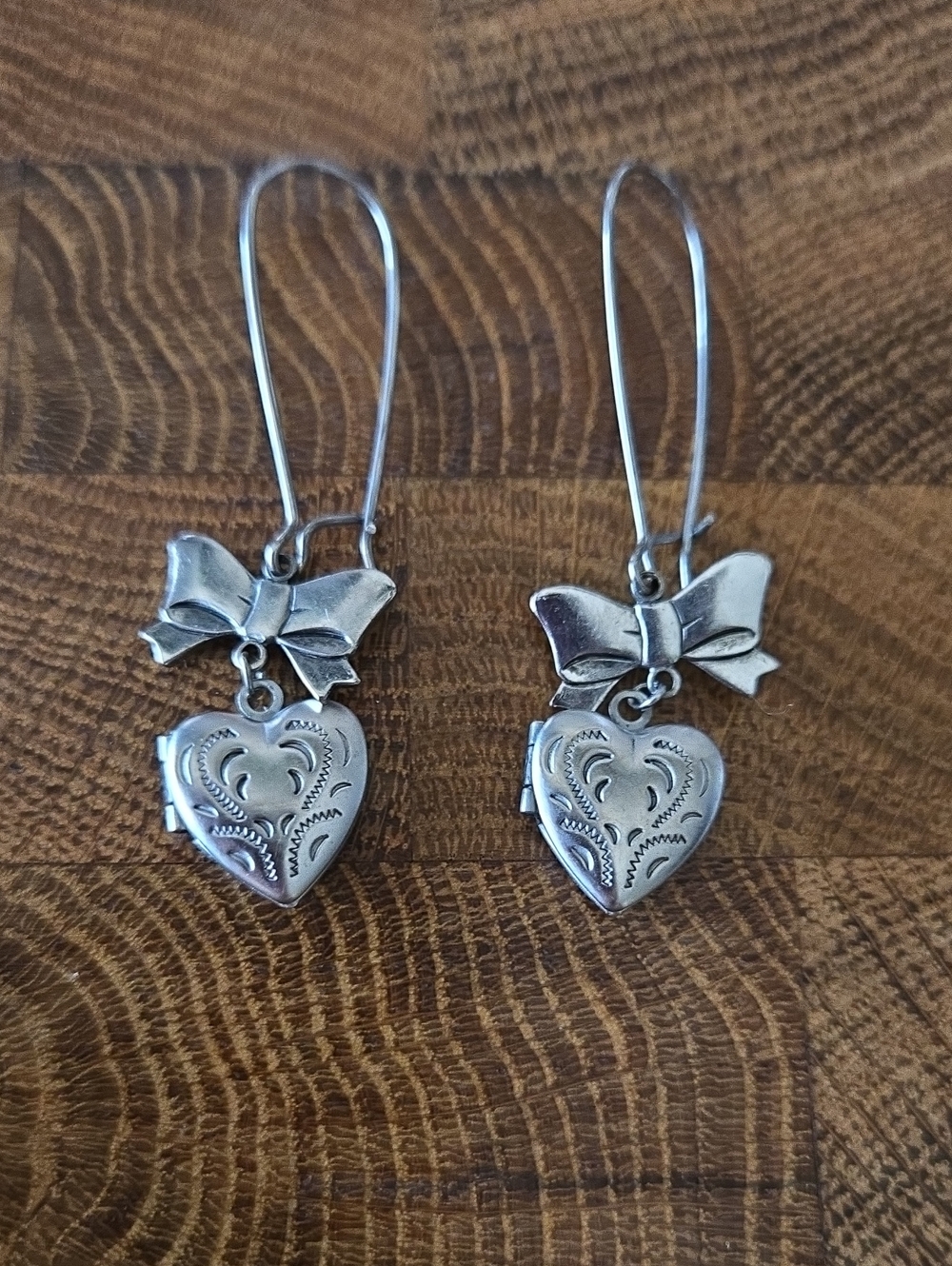Silvertone Heart Locket Drop Earrings w/Bow Accents 2.25" Drop EUC